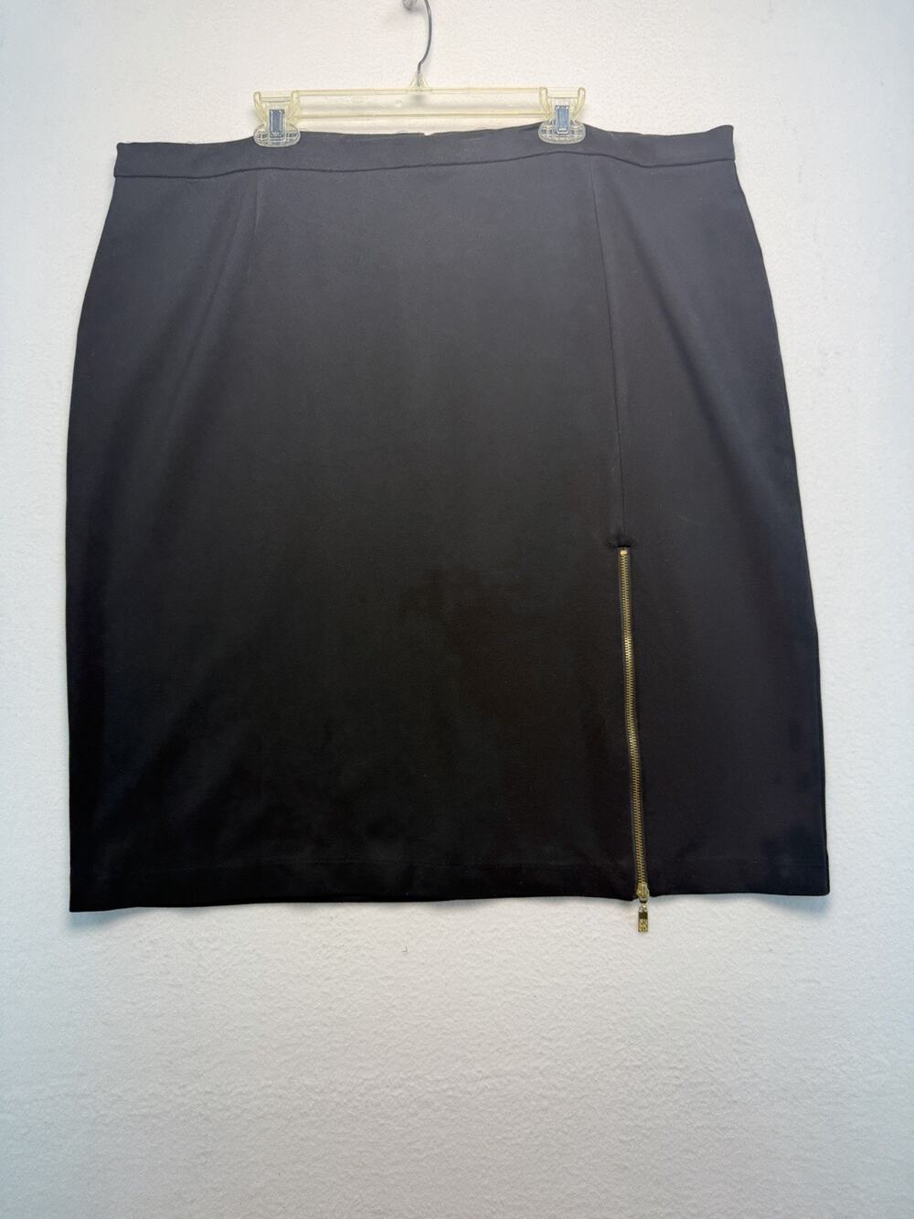 Anne Klein Women’s 22 black pencil skirt With Gold Zipper Slit.